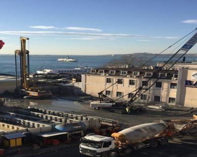 ГЛУБОКАЯ ВЫЕМКА ГРУНТА В БАХЧЕШЕХИР УНИВЕРСИТЕТЕ В ЗДАНИИ ВУЗа