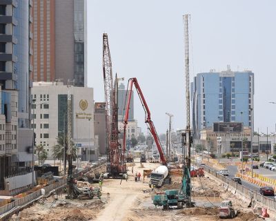 Гостевой комплекс Maad Hotel Towers, проект ливневой канализации в Бурайде, проект 5-й зоны дороги короля Абдул-Азиза и проект транспортного туннеля Талия